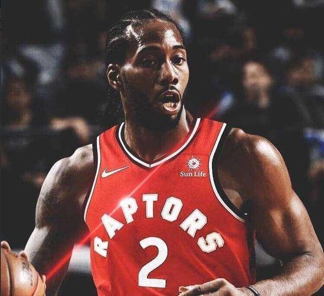 亚马尔父亲比赛中多次挑衅贝蒂斯球迷，最终被安保带走（亚马尔之父比赛期间反复挑衅贝蒂斯球迷，最终被安保请离场）