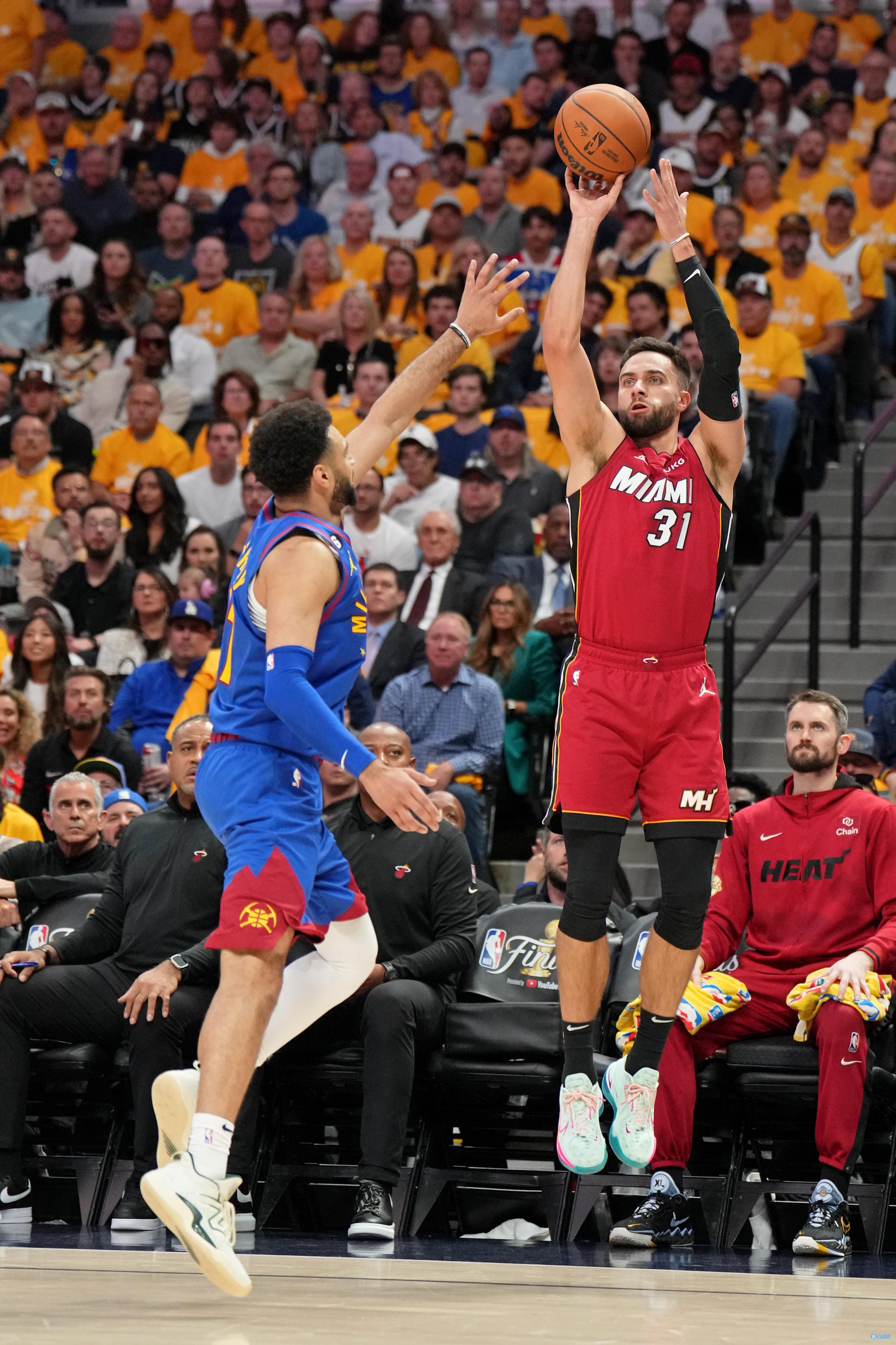 女排世联决赛对阵出炉！巴西3-2逆转日本，与意大利争夺冠军（世联女排决赛对阵确定：巴西3-2逆转日本，将与意大利争冠）