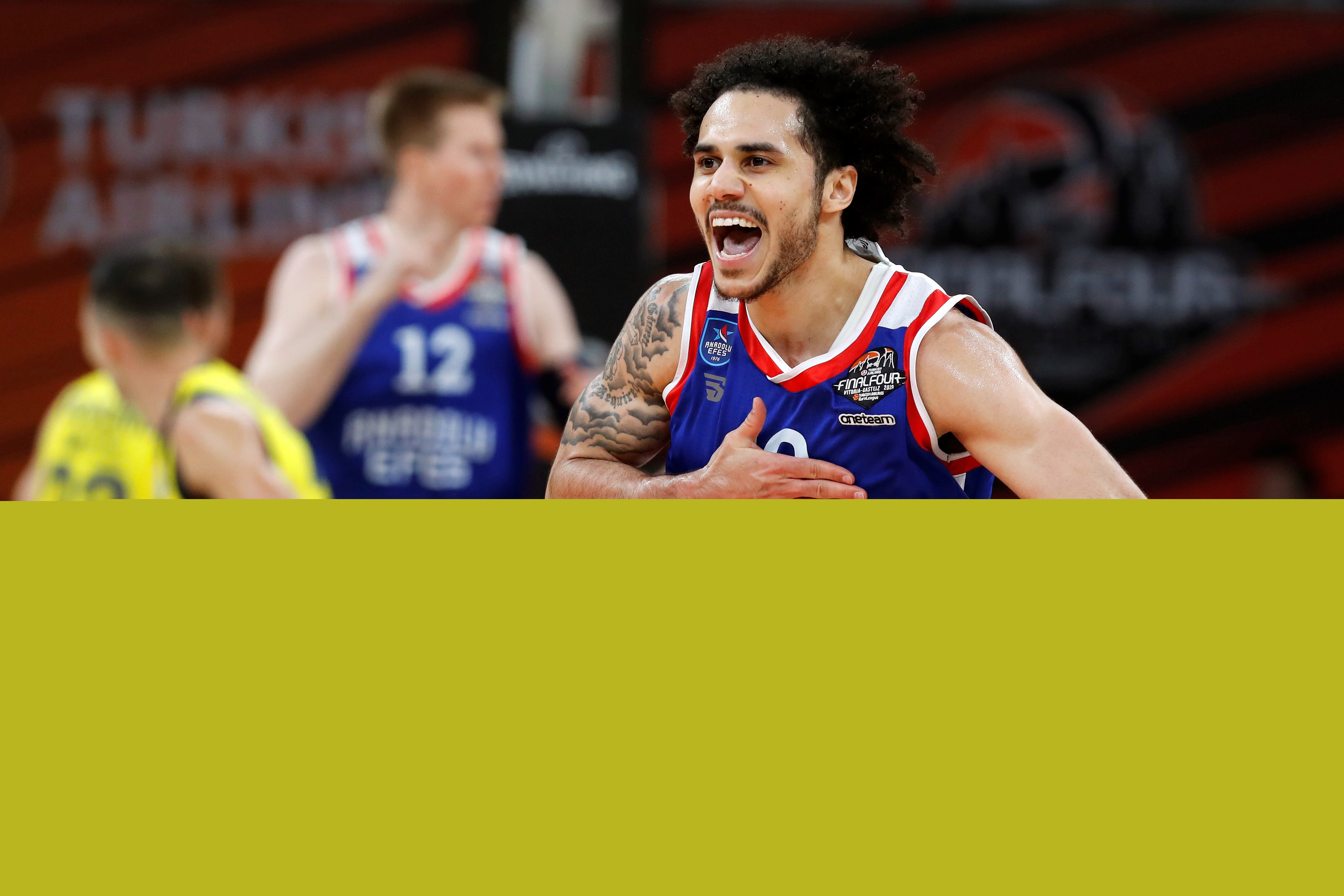 杜兰特连续得分，全队士气高涨（杜兰特连连得手，全队斗志高昂）