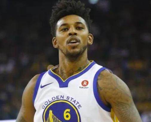 萨拉赫骂街利物浦，曼联传奇鲁尼表示，他和穆帅的处理方式更好（萨拉赫怒斥利物浦，曼联名宿鲁尼称他与穆里尼奥的处置更胜一筹）